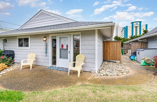 Northeast Virginia Beach House | Pool | 5 min walk to beach