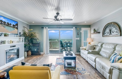 Rockport Condo | Pool, 800 Ft Pier, Tennis, Pickle Ball, Boat Slips and Launch, BBQ Area