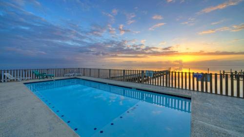 Flour Bluff House | Pool Access Boat Dock Steps to the Gulf The Pintail by AvantStay