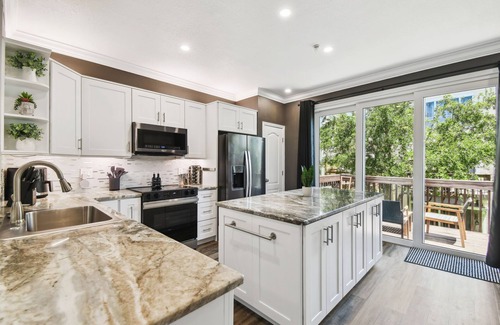 Sun Bay South House | Pool Access, Patio & BBQ, Family & Pet Friendly