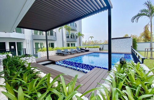 Kram Condo | Pool access Studio, balcony w/garden, High speed Wi-Fi