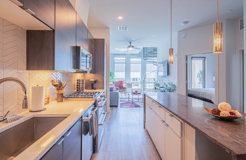 North Scottsdale Condo | Pool Access 》Walk to Kierland | Golf, Shops & Dine