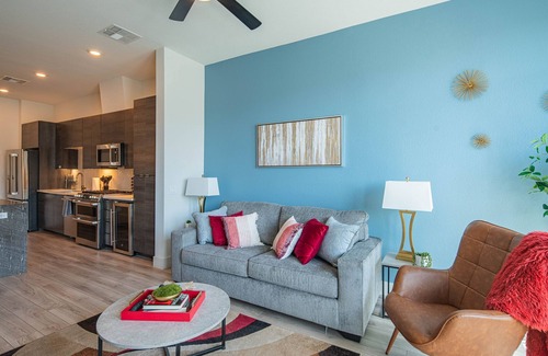North Scottsdale Condo | Pool Access 》Walk to Kierland | Golf, Shops & Dine