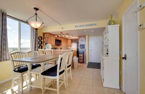 Hudson Condo | Pool Access: Waterfront Hudson Condo!