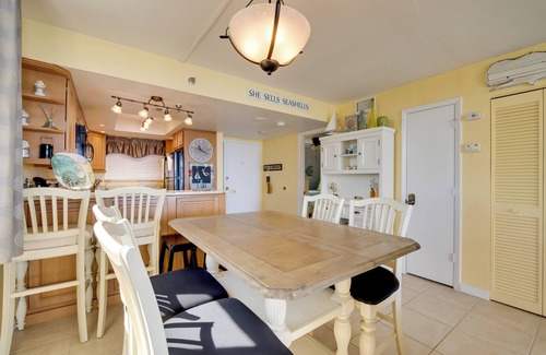 Hudson Condo | Pool Access: Waterfront Hudson Condo!