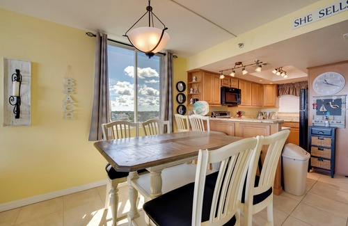 Hudson Condo | Pool Access: Waterfront Hudson Condo!