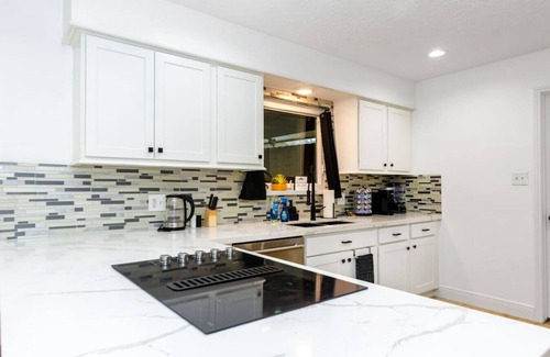 Ponderosa Forest Apartment | Pool | BBQ | Game Room | Gym | Patio | Workspace