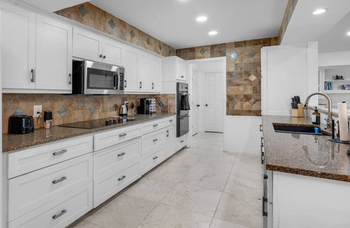 Lake Highlands Apartment | Pool | BBQ | Games | Gym | Patio | Workspace