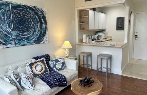 Palm Beach - West Palm Beach Apartment | Pool Beach Getaway Palm Beach 1 Bedroom w/Kitchen