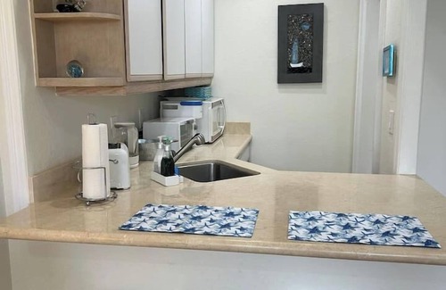 Palm Beach - West Palm Beach Apartment | Pool Beach Getaway Palm Beach 1 Bedroom w/Kitchen