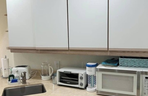 Palm Beach - West Palm Beach Apartment | Pool Beach Getaway Palm Beach 1 Bedroom w/Kitchen