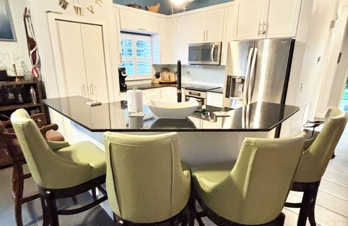 East Naples House | Pool, Botanical Escape, 2 miles to DOWNTOWN NAPLES 5th Ave, 2.5 to BEACH,🏖