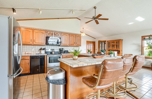 Mount Vernon House | Pool, Deck & Fire Pit: Dog-Friendly Ohio Escape!