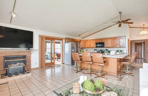 Mount Vernon House | Pool, Deck & Fire Pit: Dog-Friendly Ohio Escape!