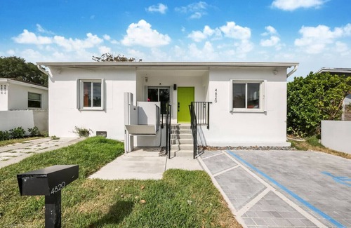 Buena Vista House | Pool + Fire Pit + Karaoke