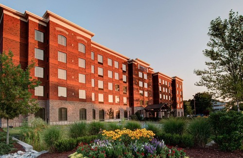 Wilmington Condo | Pool. Free Breakfast. Gym. Near Wrightsville Beach + Perfect for Groups!