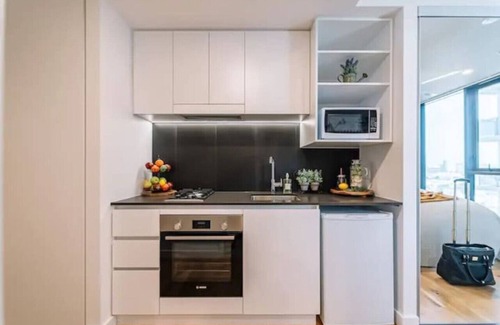 South Brisbane Apartment | Pool, Free Carpark, Gym, Compact and Cosy Studio