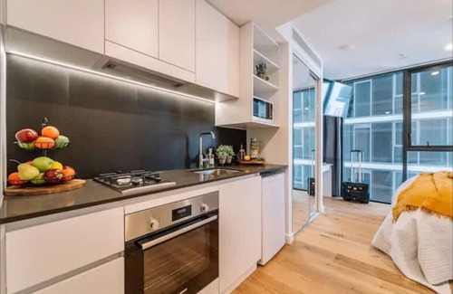 South Brisbane Apartment | Pool, Free Carpark, Gym, Compact and Cosy Studio