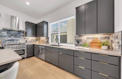 Riverside House | Pool & Game Room & Chef's Kitchen – 6BR Sleeps 24