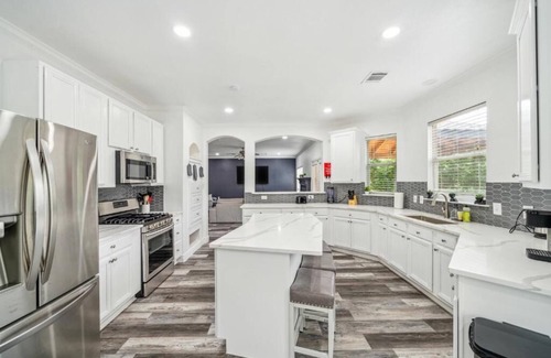 Wetmore Villa | Pool, Games & BBQ Luxury Texas Home 4 bedroom