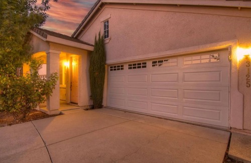 West Sacramento House | Pool Gem Near Downtown Big Yard Pets OK