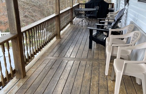 Byrdstown House | Pool/Grill, Dale Hollow Lake and nearby Sunset Marina with Mountain view