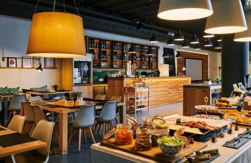 Esquerra de l'Eixample Bed & Breakfast | Pool Guest House in the center! Perfect for big groups, central location!