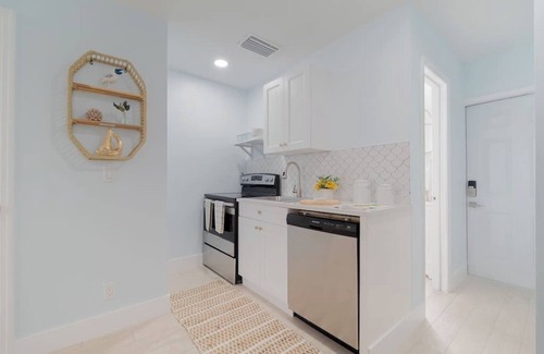West Palm Beach House | POOL Home 2 - Renovated 3bd/2ba near Downtown