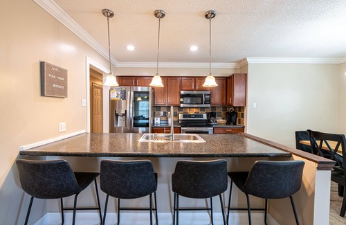 Ashley Oaks House | Pool Home~Basketball~Hot Tub~Firepit~Diving Board