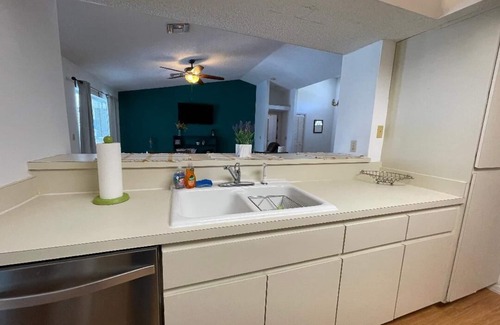 Spring Hill House | POOL HOME LARGE AND SPACIOUS 15 MIN TO WEEKI WACHEE SPRINGS PARK -