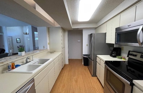 Spring Hill House | POOL HOME LARGE AND SPACIOUS 15 MIN TO WEEKI WACHEE SPRINGS PARK -
