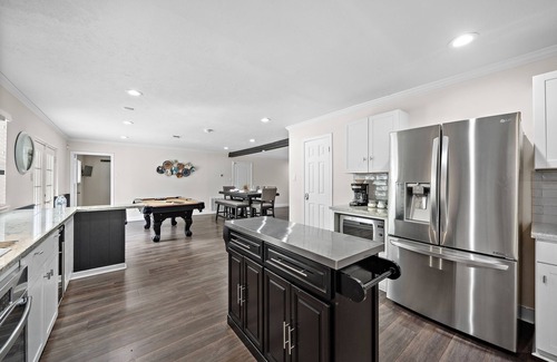 Garden Oaks House | Pool Home Nr Heights, DT | Games WiFi | BBQ Yard