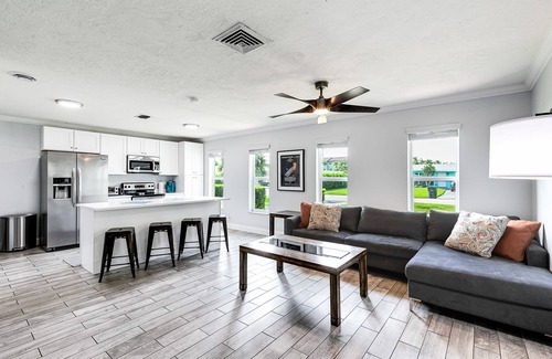 Boca Raton House | Pool Home W Beautiful Tiki Hut - 3 Bed 3 Bath. 1 mile from beach!