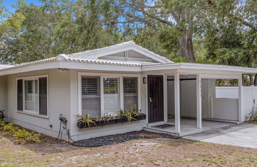 Indian Beach Sapphire Shores House | Pool Home, Walking Distance to Theaters and Museums