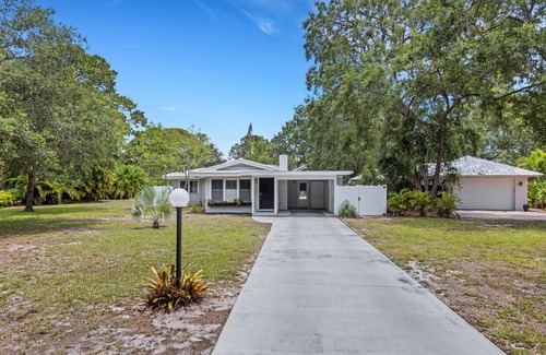 Indian Beach Sapphire Shores House | Pool Home, Walking Distance to Theaters and Museums