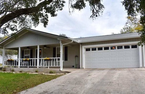 Kerrville Apartment | Pool & Hot Tub, 3BR Hill Country oasis, blocks away from quaint downtown Kerrvil
