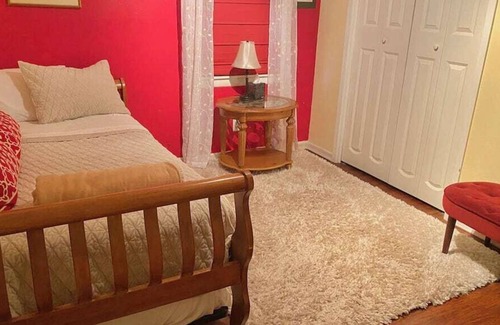 Kerrville Apartment | Pool & Hot Tub, 3BR Hill Country oasis, blocks away from quaint downtown Kerrvil