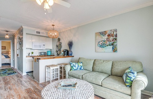 Galveston Condo | Pool & Hot Tub Access: Beachside Galveston Condo!