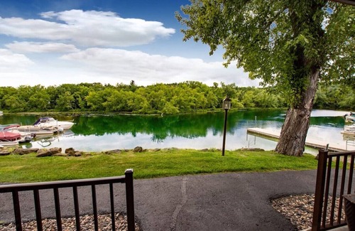 Wisconsin Dells Condo | *Pool/Hot Tub| Cozy 2 BR Condo | Waterfront | Downtown | Riverwalk Retreat