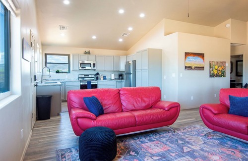 Cornville House | Pool, Hot Tub, King Bed, easy access to Sedona! @Winery Ranch by StargazerSedona