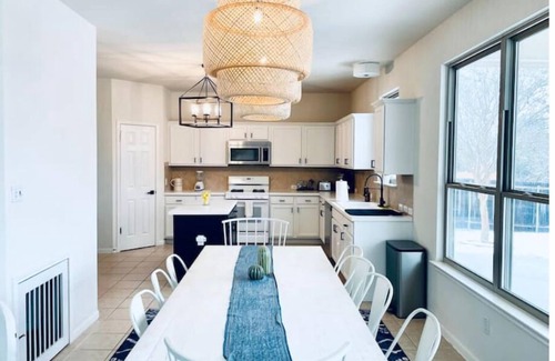 Pflugerville House | Pool/hot tub LUXE HUGE 4Rrms 10Beds Game rm near Kalahari!