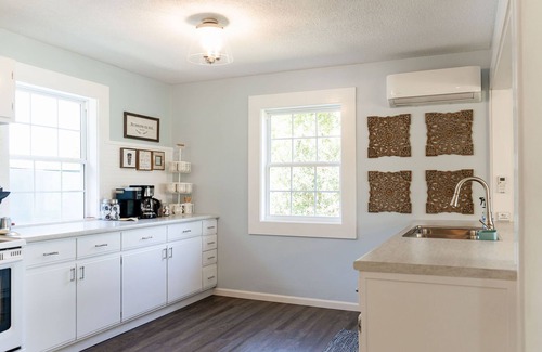 Coloma House | POOL, HOT TUB, PET FRIENDLY FENCED IN YARD RETREAT CLOSE TO LAKE MICHIGAN!