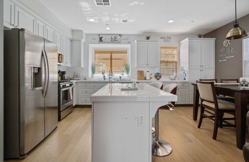 Santa Clarita House | Pool & Hot Tub Retreat 12 mins from Magic Mountain