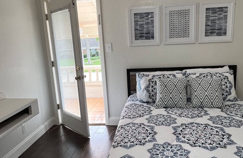 Garland House | Pool/Hot Tub/Theatre/Basketball-La Casa Blanca