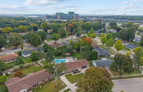 Green Bay House | Pool |HotTub|TheaterRoom|Sleeps 15|Grill|Games