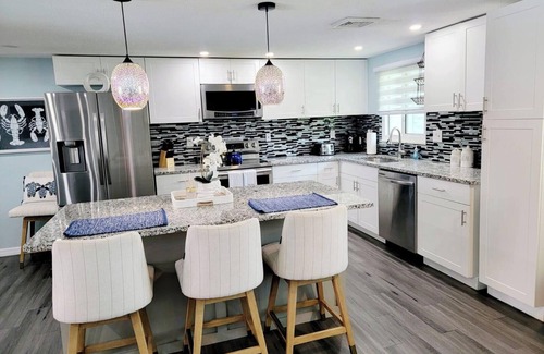 South Sarasota House | Pool house 10 mins to Siesta Key #1 Bch