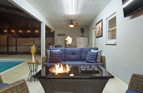 Town N County Park House | POOL HOUSE*JACUZZI*NEAR AIRPORT*BUSCH GARDENS* Raymond James Stadium*Beaches.
