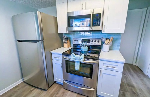 Hudson House | Pool House Oasis, 5 Mins to Beach, Near Weeki Wachee - Perfect Vacation Getaway!