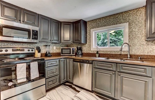 Montgomery House | Pool House! Sweet Sunny Retreat- Main House