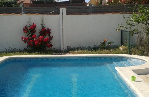 Miami Platja House | Pool house with family